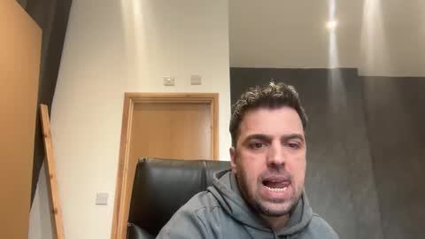 boyofficeboy online show from April 15, 12:38 pm