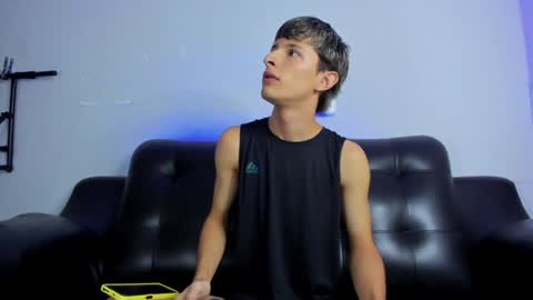 Snapshot of boysweet_boys chatting on January 20, 8:50 pm Paul and Max online show from January 20, 8:50 pm