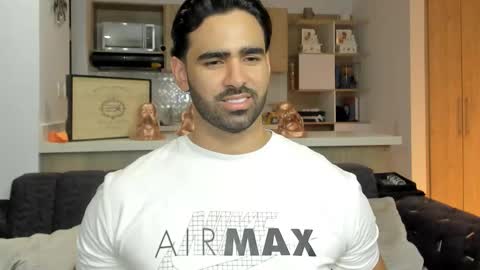 bradleymartin7 online show from October 29, 2:25 am