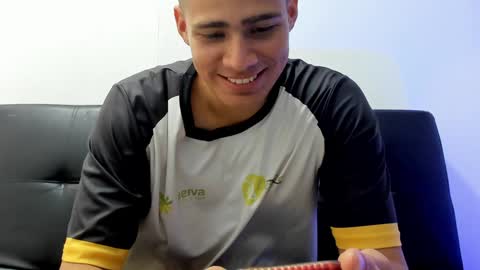 brian_mac online show from December 7, 3:25 am