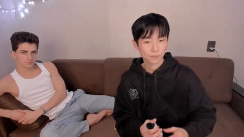 Snapshot of brian_stars chatting on February 8, 7:49 pm Brian boy online show from February 8, 7:49 pm