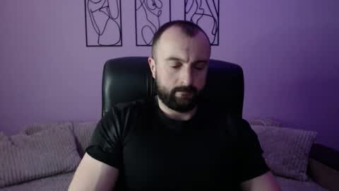 brindlefly69 online show from April 3, 10:34 am