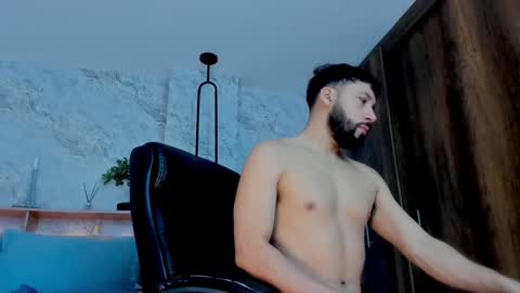 Snapshot of bruno_woods chatting on December 2, 5:13 pm Andres Suarez online show from December 2, 5:13 pm