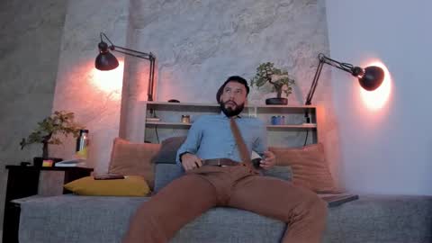 Andres Suarez online show from December 18, 10:39 pm