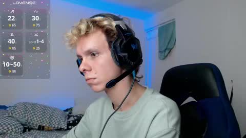 bryamado online show from December 3, 4:13 am