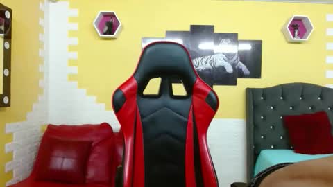 Snapshot of bull_cam chatting on October 19, 4:10 pm bull_cam online show from October 19, 4:10 pm