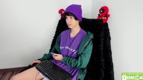 Snapshot of bumblubee chatting on December 23, 6:16 pm Tonny online show from December 23, 6:16 pm