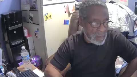 bushhunter23 online show from January 9, 1:29 am