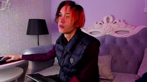 Calvin Owens online show from December 9, 4:01 am