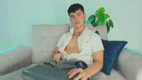 Snapshot of camilo_xcam chatting on September 16, 6:09 pm CAMILO online show from September 16, 6:09 pm