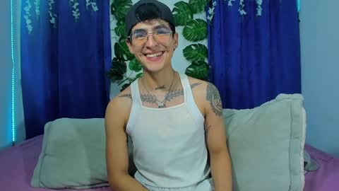 Snapshot of camilo_xcam chatting on February 25, 9:46 pm CAMILO online show from February 25, 9:46 pm