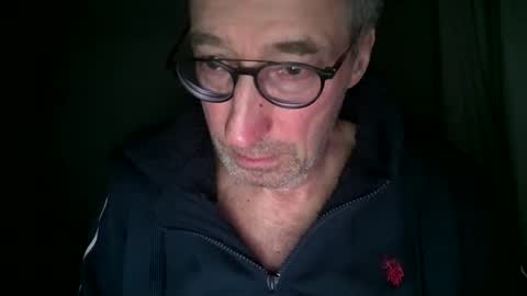 Caressluving online show from February 25, 7:20 am