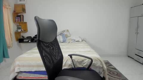 Snapshot of carlitosex09 chatting on October 19, 8:12 pm master online show from October 19, 8:12 pm