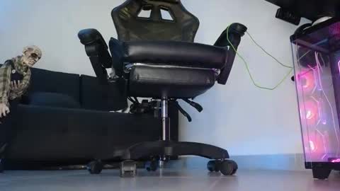 cash_master777 online show from April 19, 8:00 pm