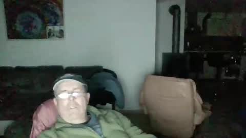 Snapshot of charles6064 chatting on January 1, 4:18 pm charles6064 online show from January 1, 4:18 pm