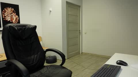 CHARLES DREAMS online show from March 13, 6:25 pm