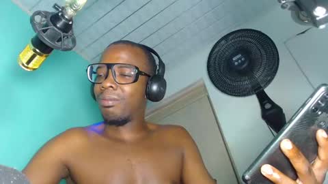 charly_vergonti_ online show from December 16, 3:00 pm