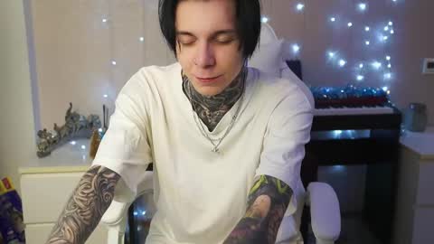 Snapshot of chillguy2k chatting on December 27, 10:16 pm Rick online show from December 27, 10:16 pm