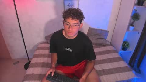 Snapshot of chris_quartz chatting on October 19, 5:01 am Chris Quartz online show from October 19, 5:01 am