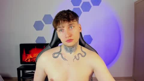 Chris Tyson online show from February 25, 11:00 pm