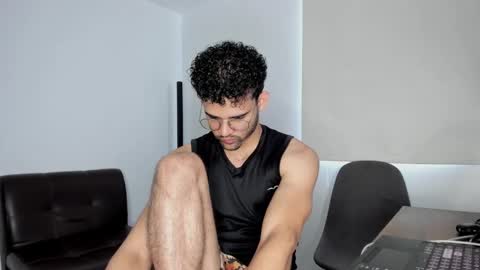 Im Chirs IM MODEL INDEPENDT online show from October 24, 3:58 pm