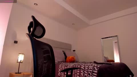 chrismorgan24 online show from November 24, 12:33 am