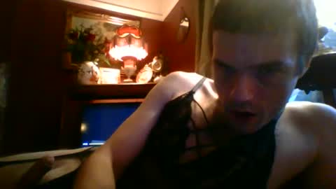 chrischrissy online show from December 18, 8:42 am