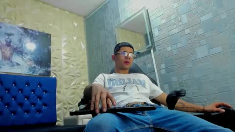 Christoper Giraldo online show from March 7, 1:42 pm