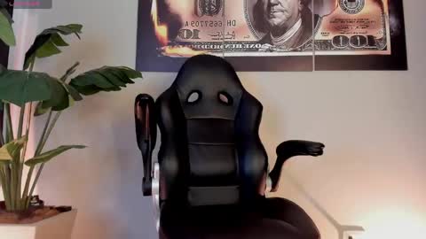 chrizmacgregor online show from April 15, 7:58 pm