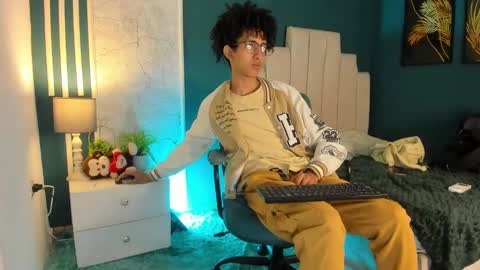 Cj Bocanegra online show from February 24, 12:16 pm