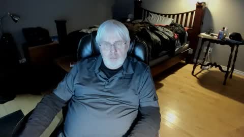 Snapshot of cloudalert62 chatting on February 23, 4:33 am cloudalert62 online show from February 23, 4:33 am