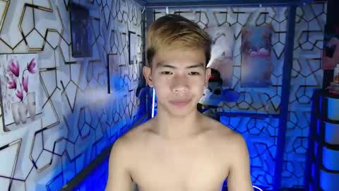 clyde_twinkx online show from November 29, 8:33 pm