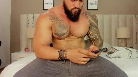 college_muscle_ass online show from September 22, 3:22 pm