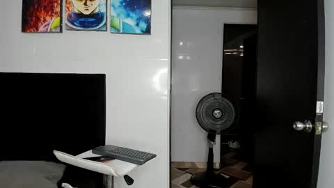 college_muscle_ass online show from February 13, 2:31 pm