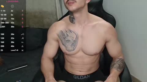 colombianmuscle8 online show from December 29, 1:45 am