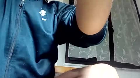 comobailamioso online show from February 19, 7:10 pm