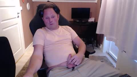 couple3845 online show from October 17, 11:47 am