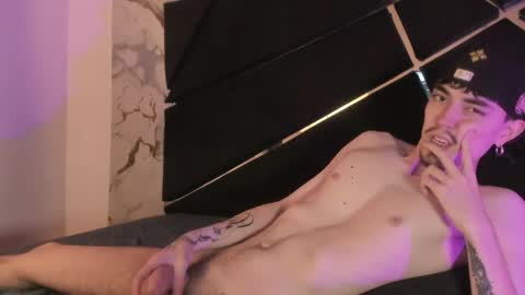 couple_in_heat_ online show from May 10, 2:24 am