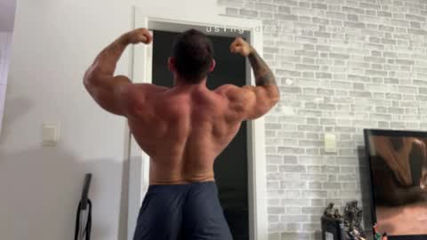 couplemuscle40 online show from March 31, 1:13 pm