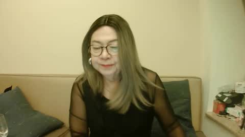 Kelly   online show from October 7, 5:50 pm