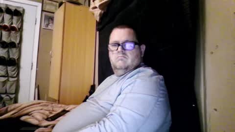 Snapshot of creeeping_death chatting on February 8, 10:18 am The hopeless romantic online show from February 8, 10:18 am