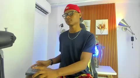 creyt_ online show from April 16, 6:19 pm