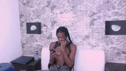 CriisBrown  online show from November 18, 11:25 am