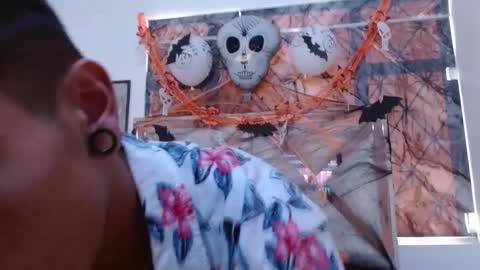 Snapshot of criiscs chatting on October 23, 11:35 am criiscs online show from October 23, 11:35 am