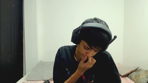 cris curry online show from December 28, 1:29 am