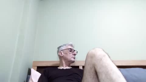 Snapshot of cucaio18 chatting on October 14, 2:07 am BIG UNCUT HARD COCK online show from October 14, 2:07 am