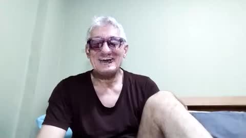 Snapshot of cucaio18 chatting on October 18, 11:26 am BIG UNCUT HARD COCK online show from October 18, 11:26 am