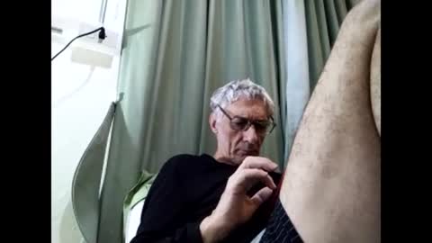 Snapshot of cucaio18 chatting on December 5, 1:25 am BIG UNCUT HARD COCK online show from December 5, 1:25 am