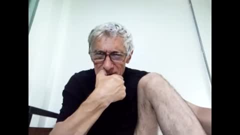 Snapshot of cucaio18 chatting on March 10, 1:21 pm BIG UNCUT HARD COCK online show from March 10, 1:21 pm