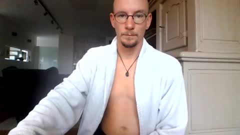 cum_swallow_bi online show from July 22, 8:06 am